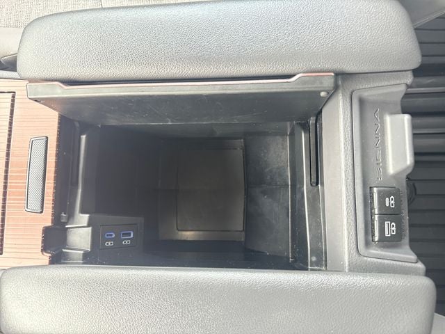 2023 Toyota Sienna LE 8 Passenger