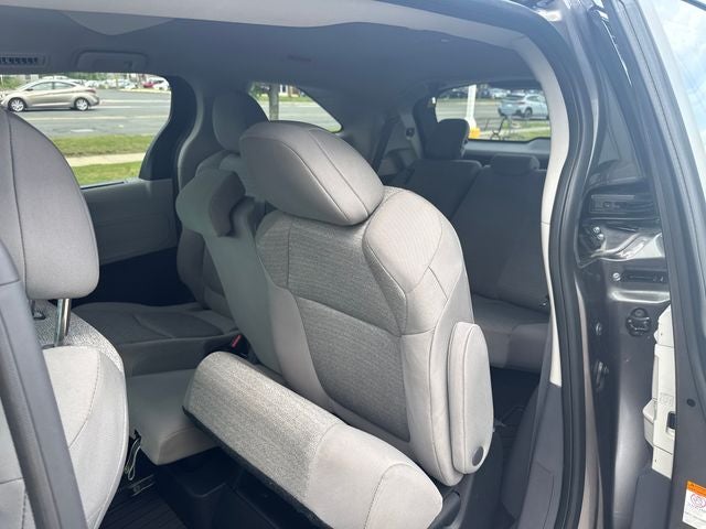 2023 Toyota Sienna LE 8 Passenger