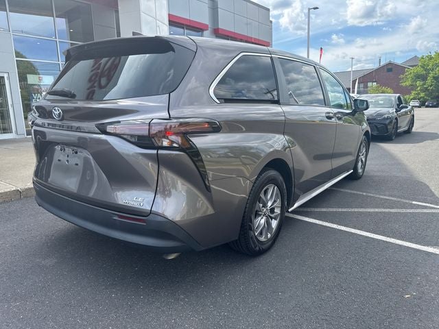 2023 Toyota Sienna LE 8 Passenger