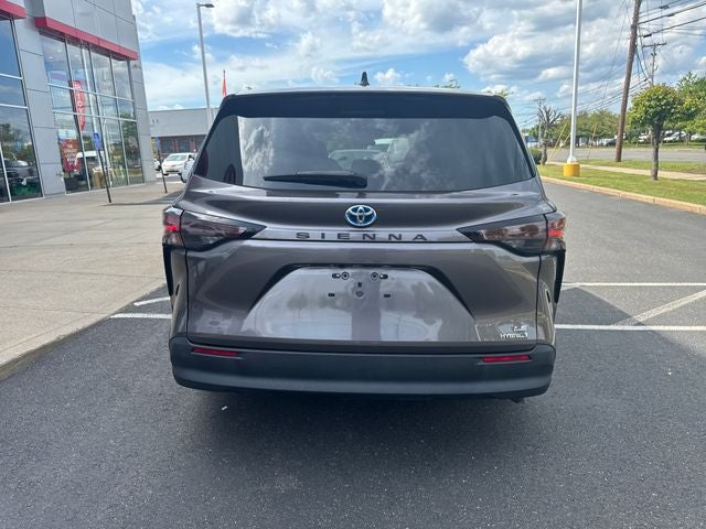 2023 Toyota Sienna LE 8 Passenger