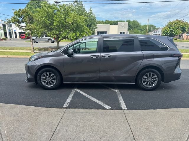 2023 Toyota Sienna LE 8 Passenger