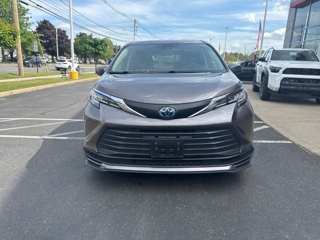 2023 Toyota Sienna LE 8 Passenger
