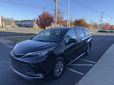 2024 Toyota Sienna XLE 8 Passenger